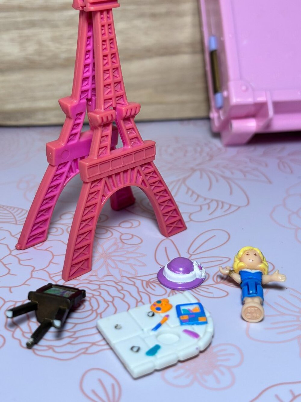 Vintage 1996 Bluebird Polly Pocket Polly in Paris - Picture 2 of 4